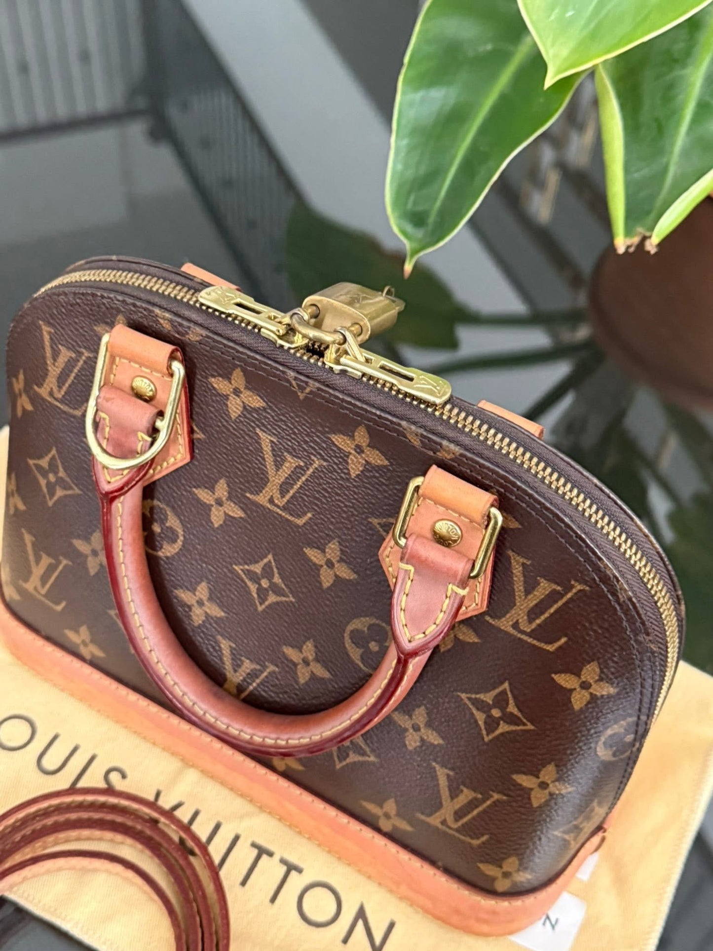 Alma BB in Monogram with Lock 🔐 key, Original Strap, Insert Organizer, Box,Dustbag and Paper bag 🗓️ Year: 2020