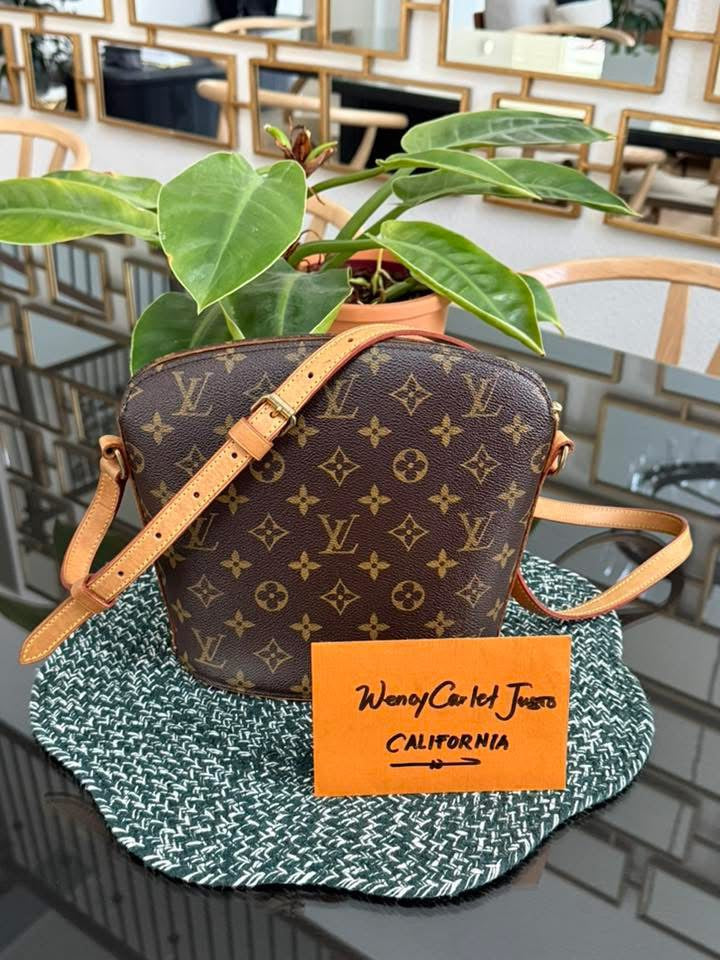 Drouot Crossbody-🗓️ Year: 2004