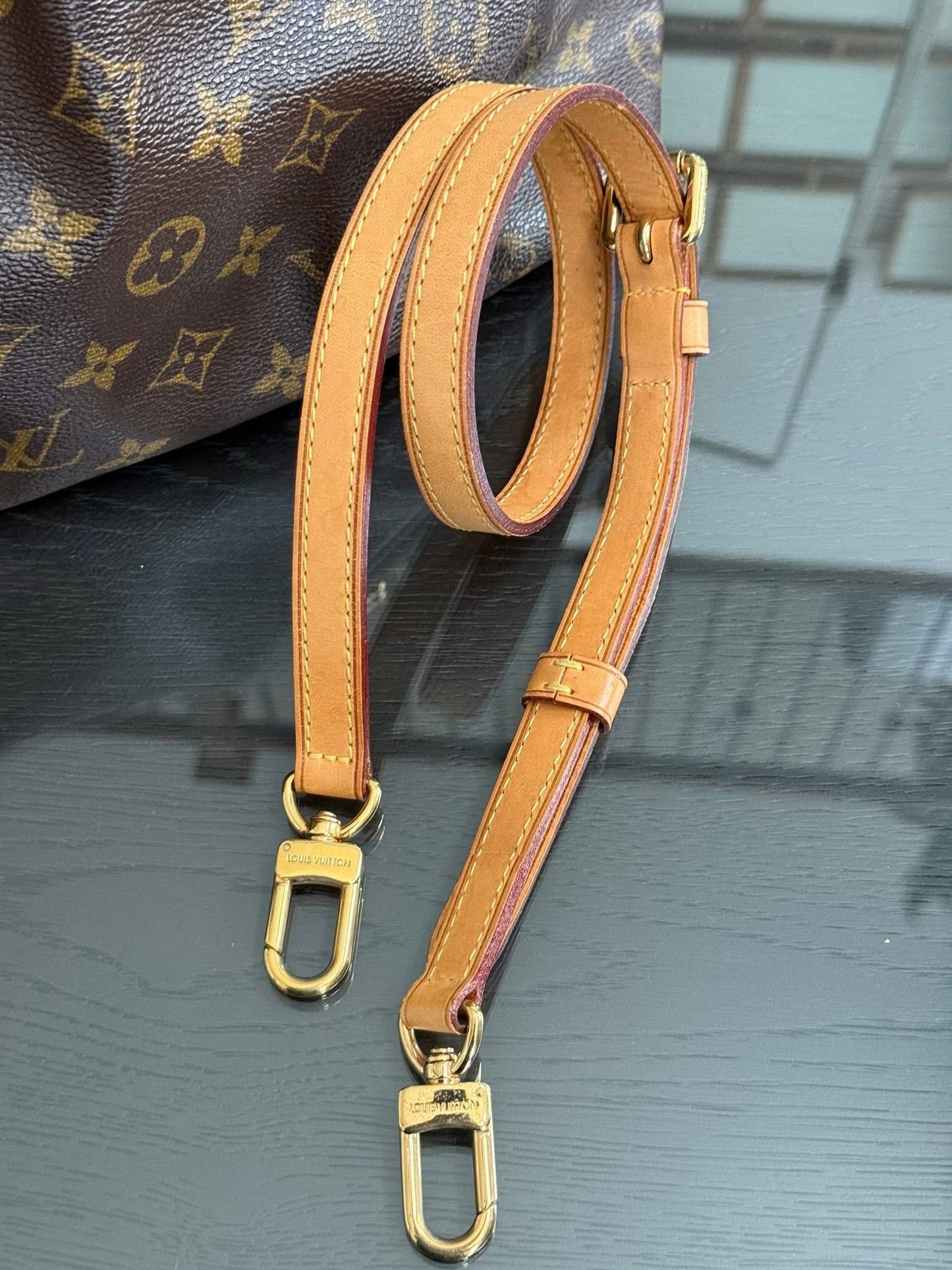 Palermo GM with Original Strap. Dustbag and Insert Organizer 🌺
Year: 2009