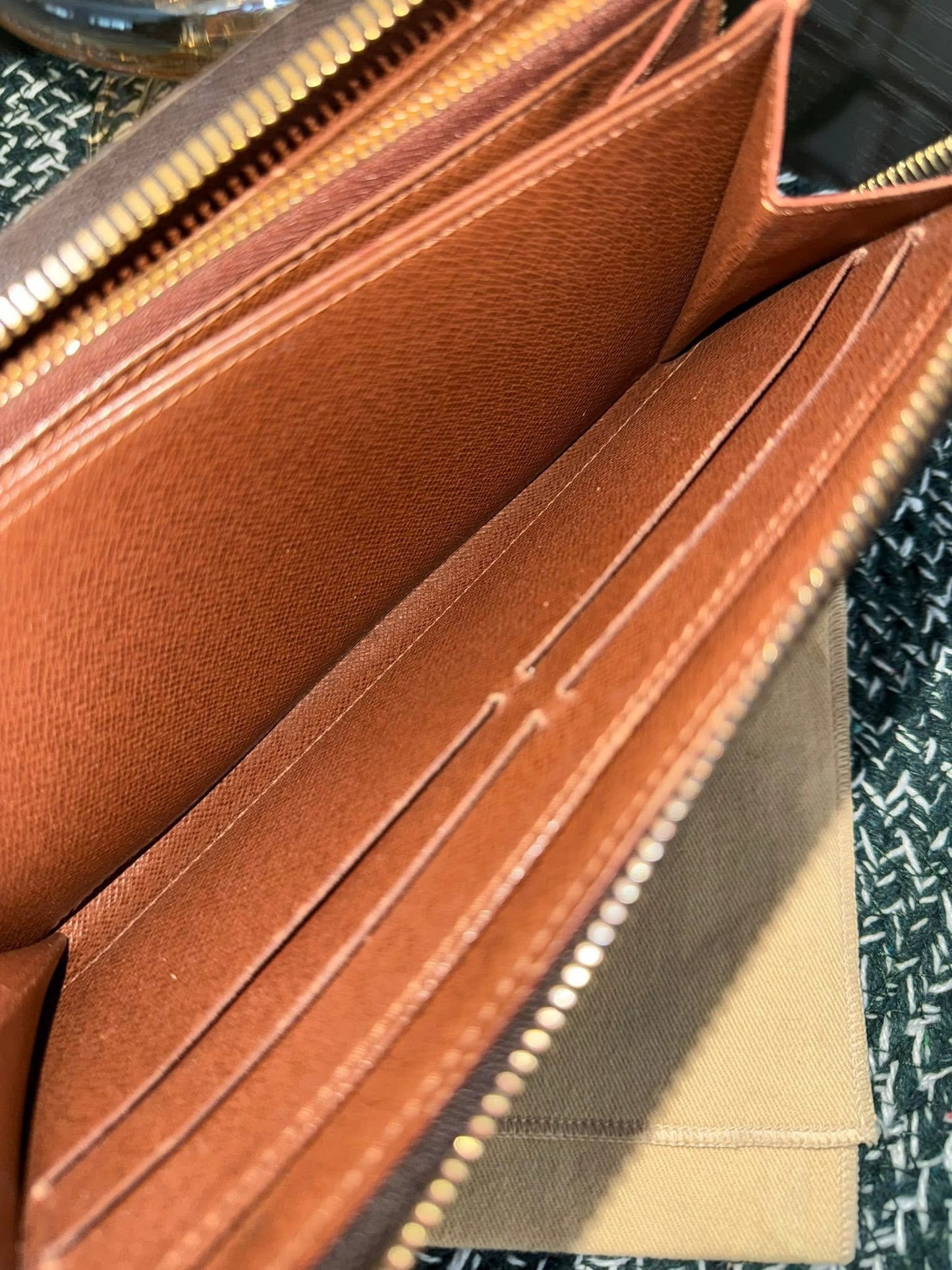 Zippy Long Wallet in Monogram with Dustbag 🗓️ Year: 2011