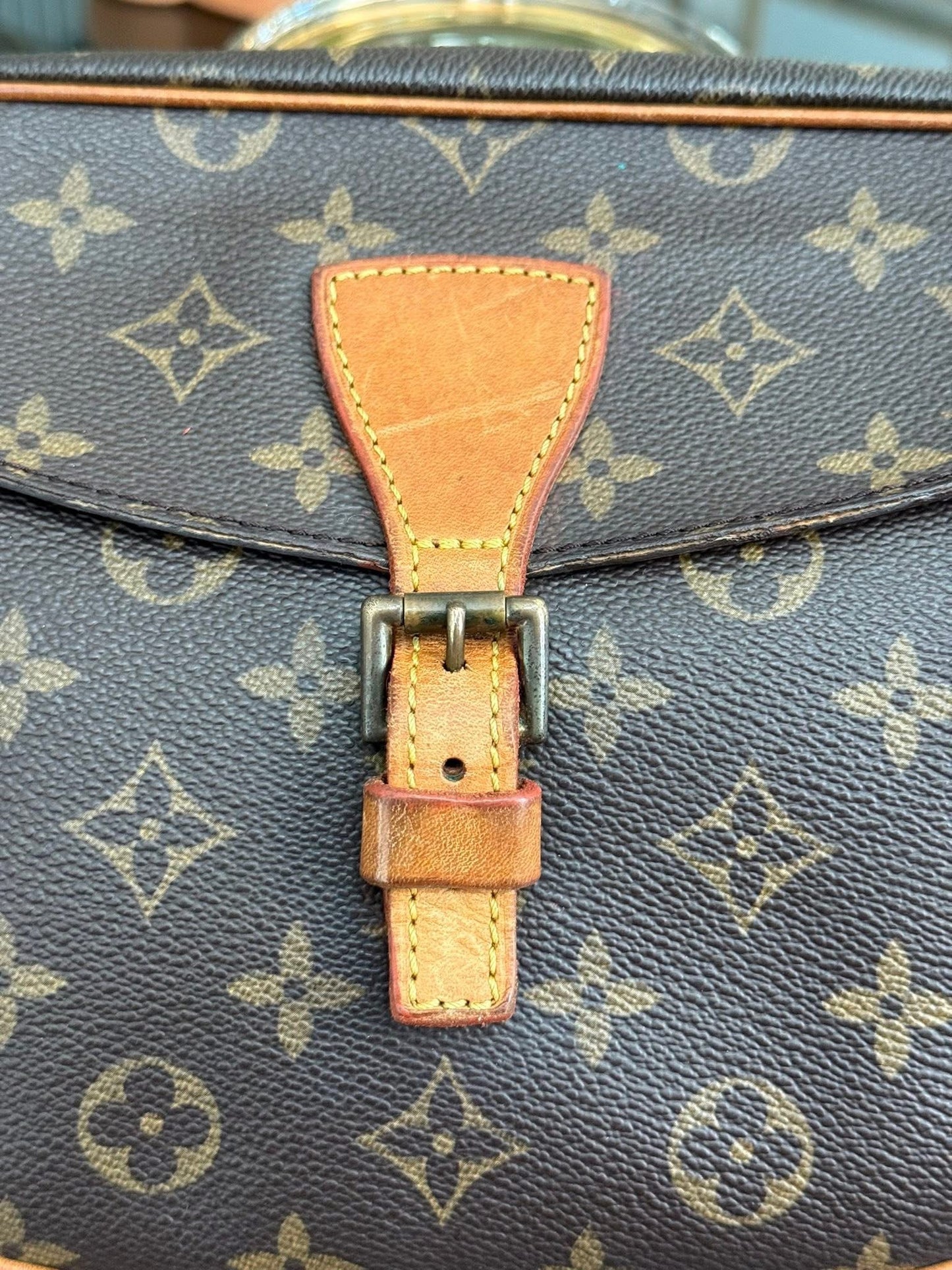 Jeaunefille MM Crossbody 📅 Year: 1989