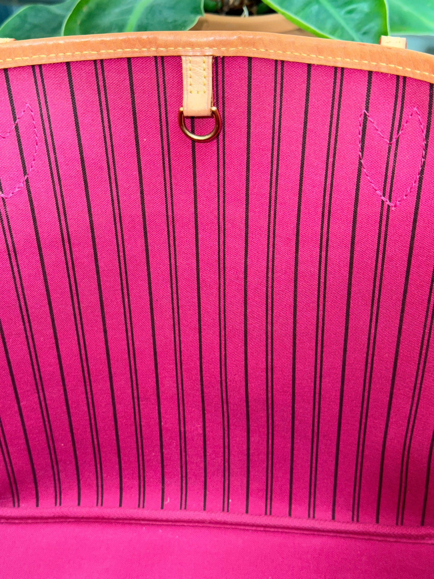 Neverfull MM Monogram in Peony with Dustbag 📅 Year: 2020