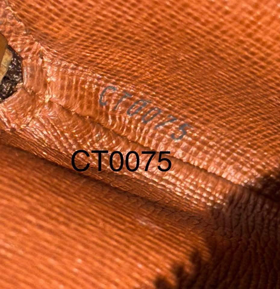 Monogram Round Coin Pouch 🗓️ Year: 2005