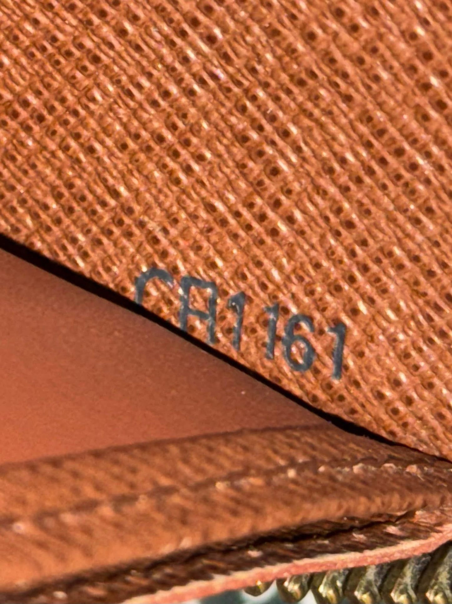 Zippy Long Wallet in Monogram with Dustbag 🗓️ Year: 2011