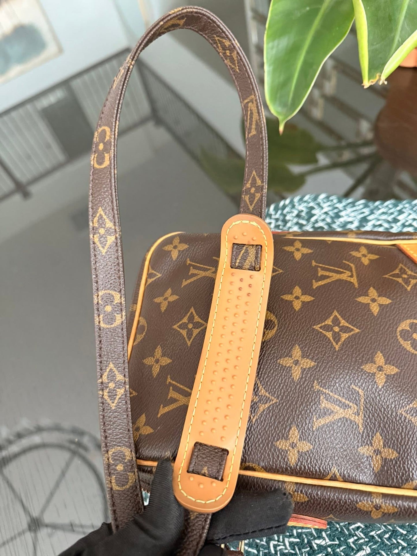 Amazon PM Crossbody 🗓️ Year: 2007