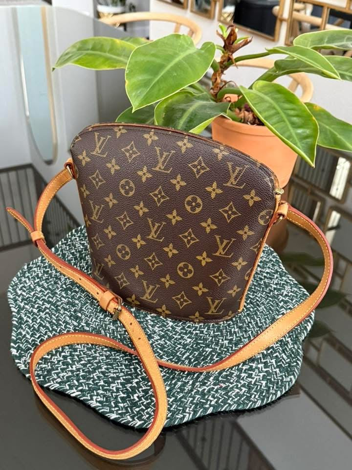 Drouot Crossbody-🗓️ Year: 2004