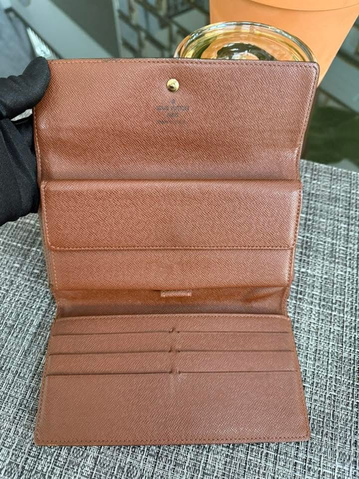 International Wallet in Monogram 🗓️ Year: 2003