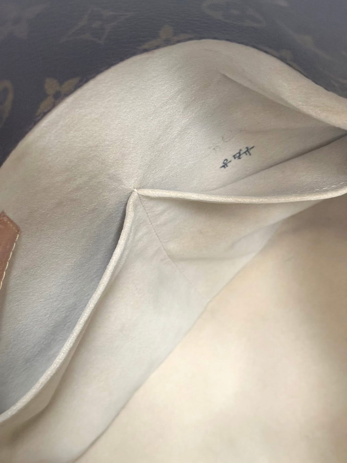 Artsy MM with Dustbag and Insert Organizer - 📅 Year: 2010