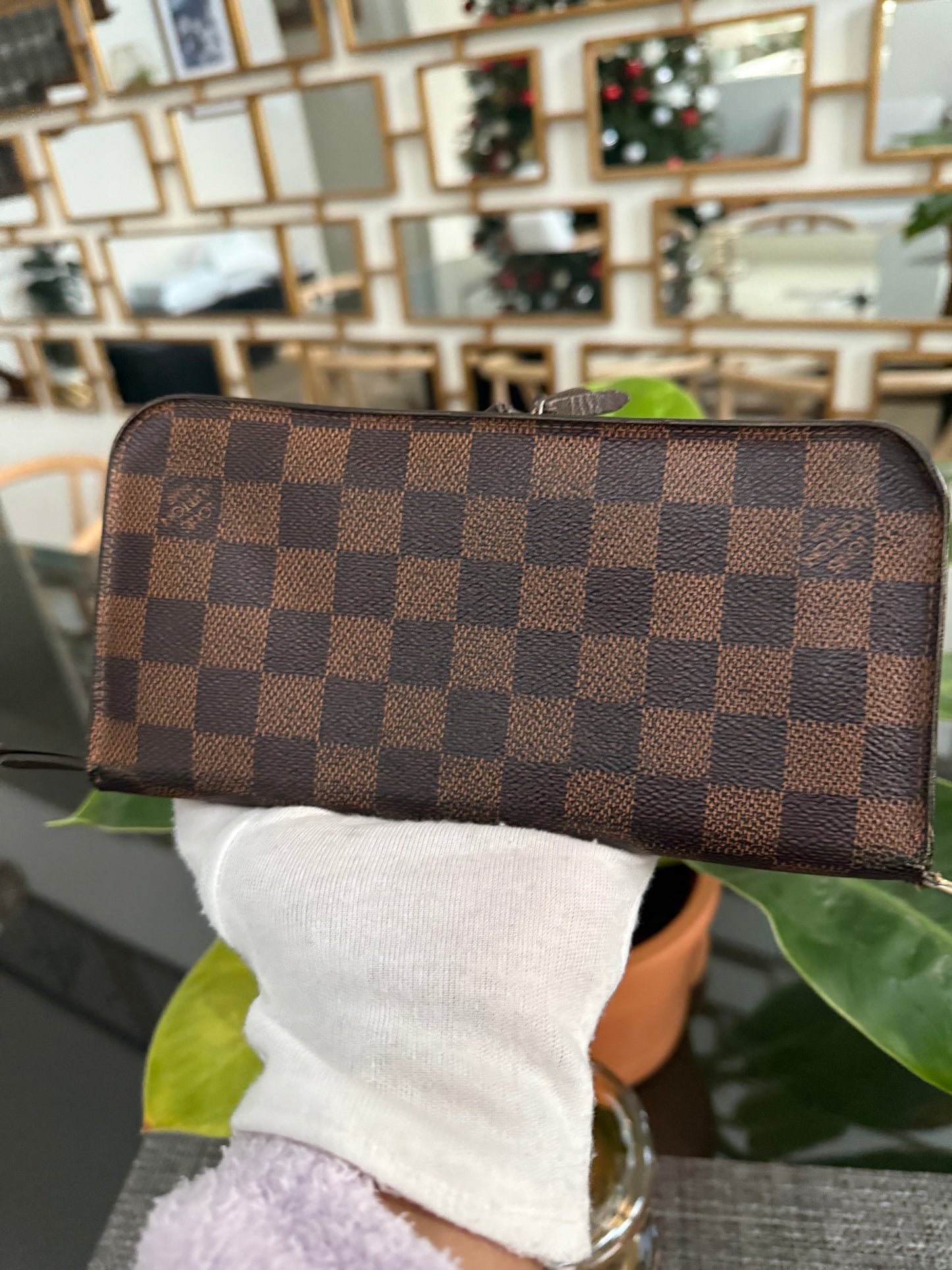 Insolite Wallet in De -Year 2011