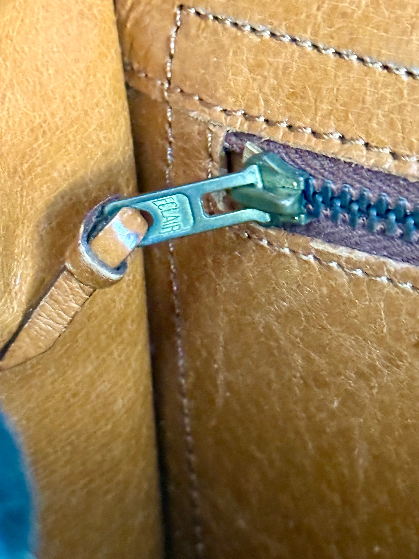 St. Cloud GM in Monogram 📅 Circa 80’s
💥No Peeling and No Stickiness💥
