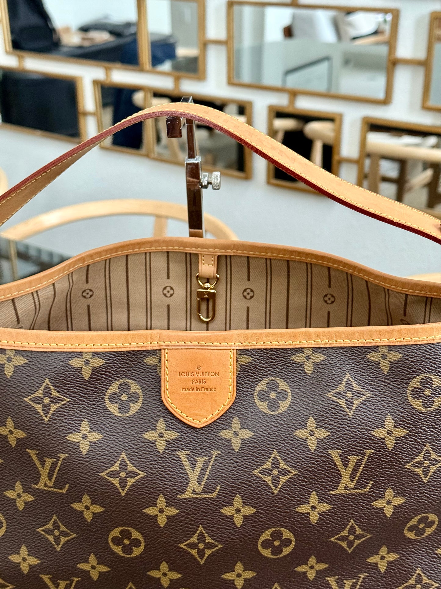 Delightful MM with Dustbag 📅 Year: 2010