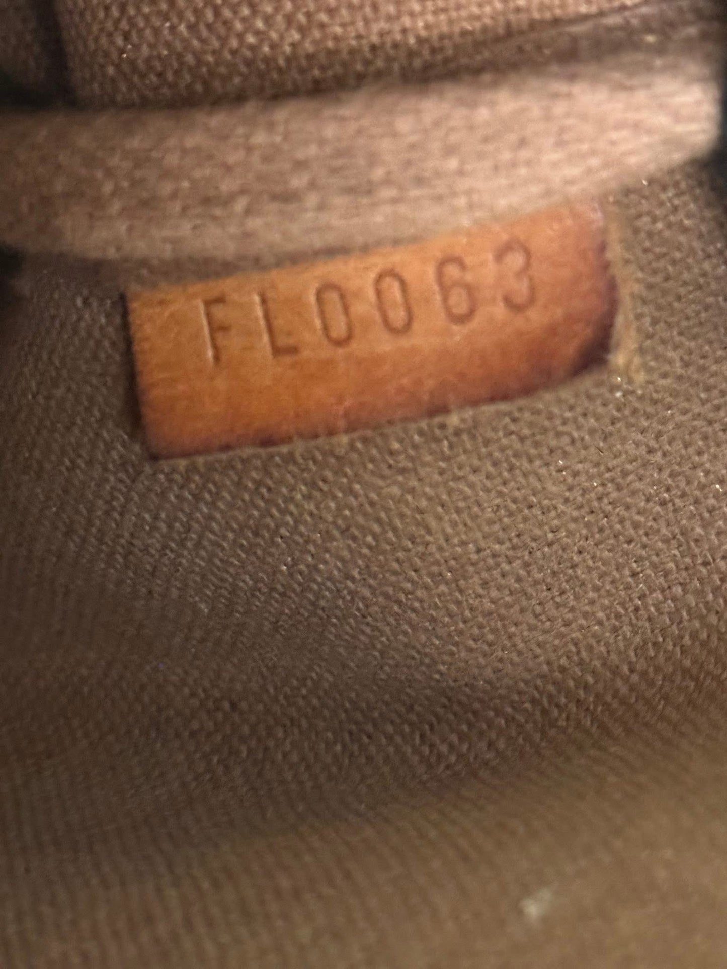 Monogram Bucket Pochette - 📅 Year: 2003