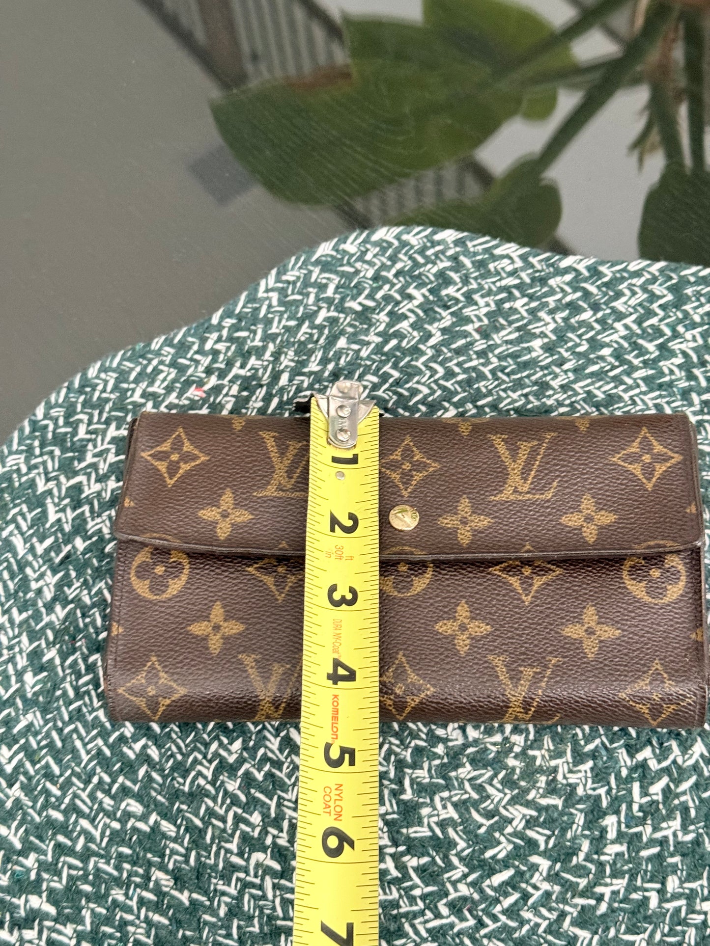 International Wallet in Monogram 🗓️ Year: 2003