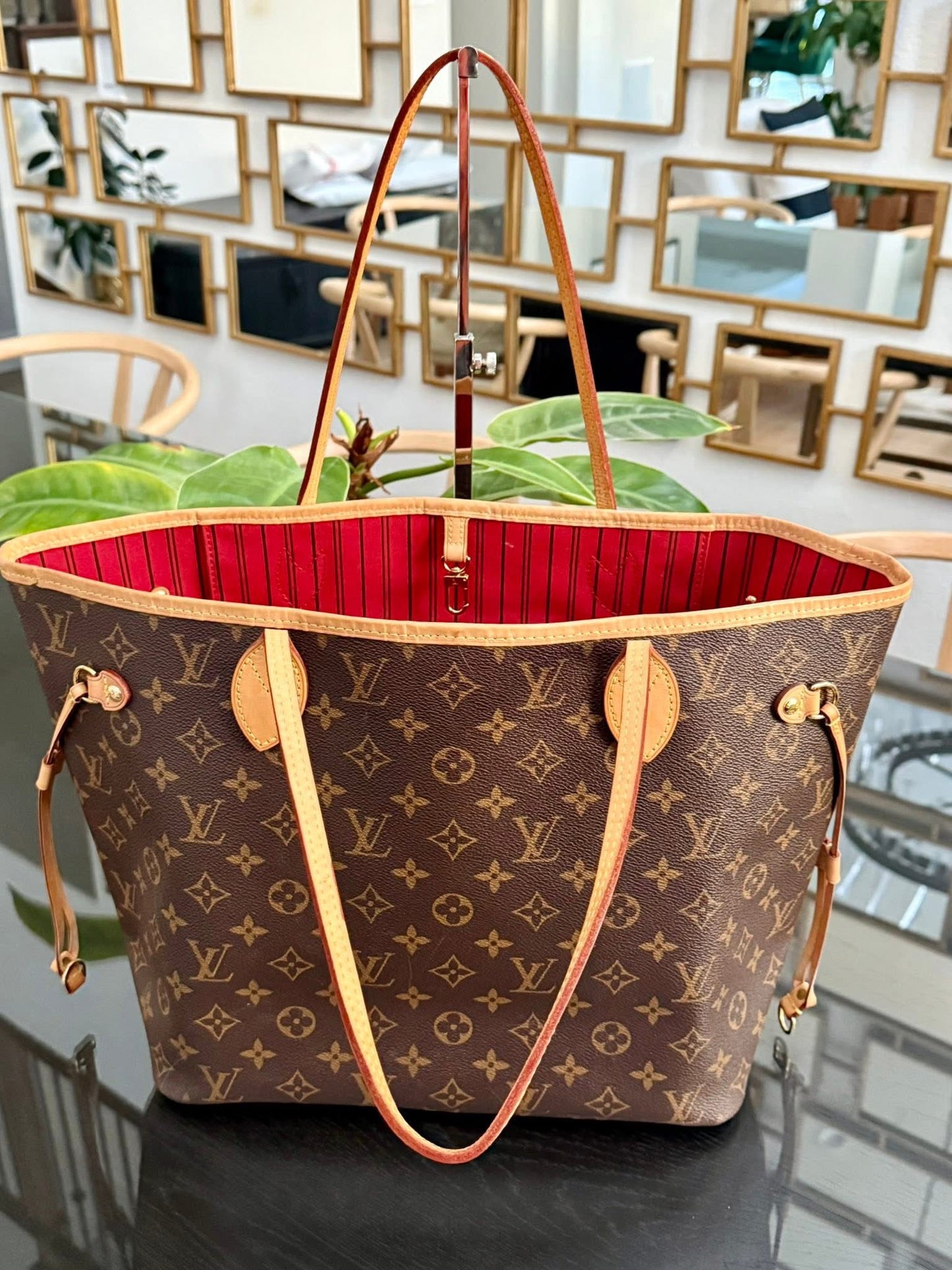 Neverfull MM Monogram in Cerise interior with Dustbag and Insert Organizer 🌺 📅 Year: 2018