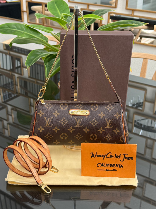 Eva Clutch Crossbody with Dustbag ￼and Box🗓️ Year: 2015