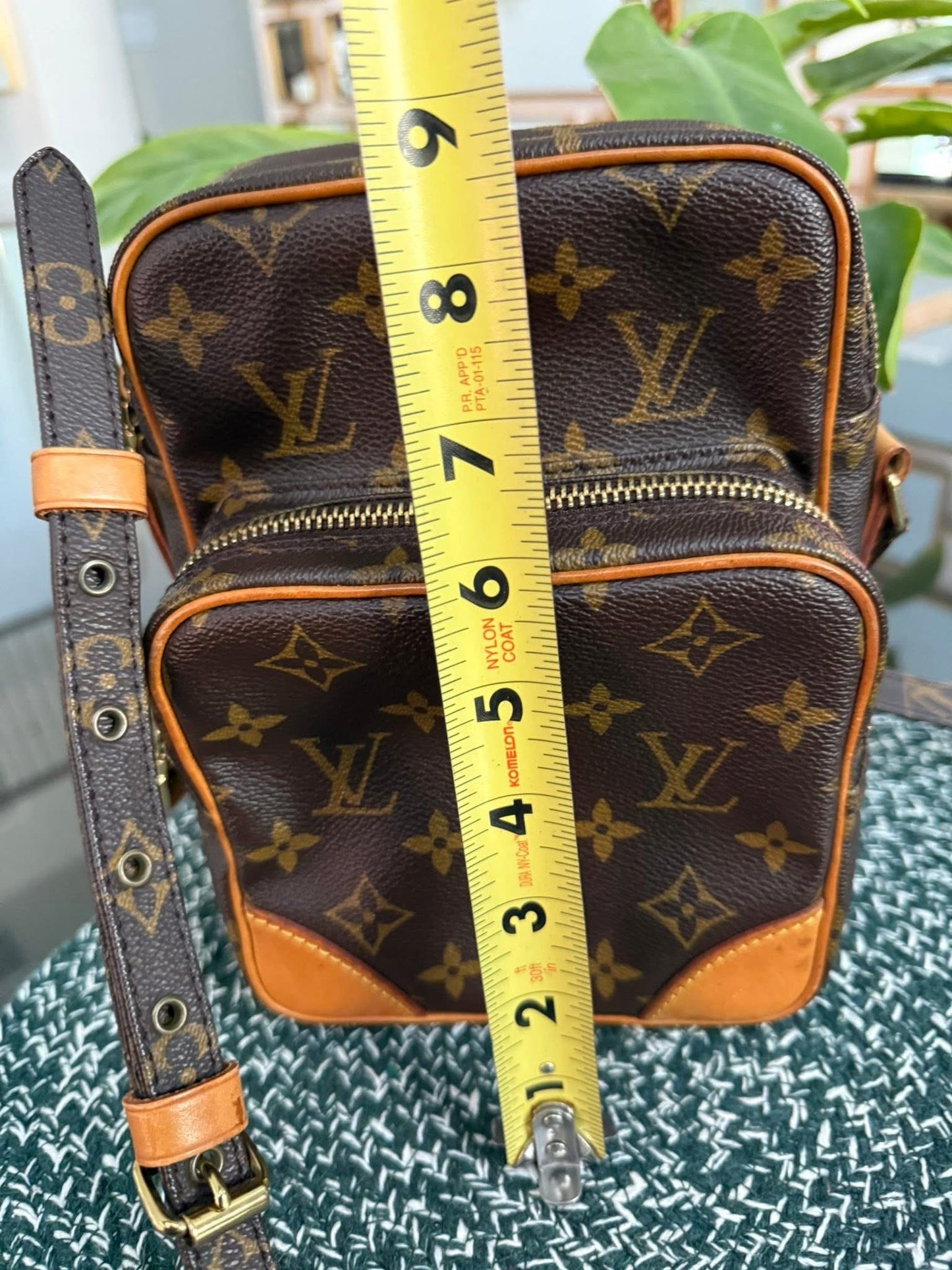 Amazon PM Crossbody 🗓️ Year: 2000