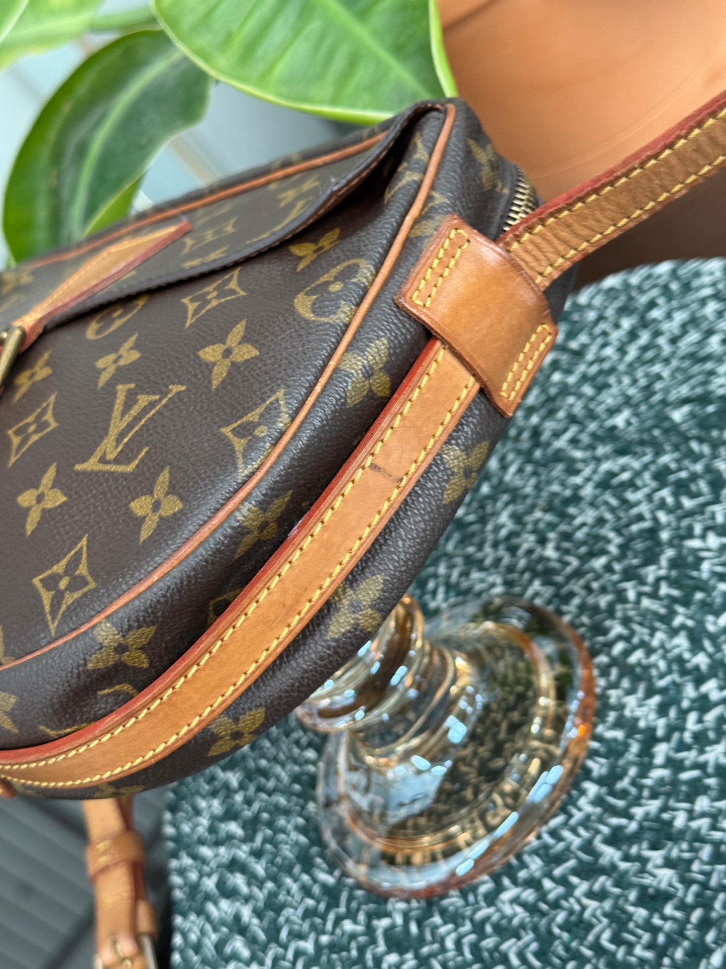 Jeaunefille MM Crossbody 📅 Year: 1990