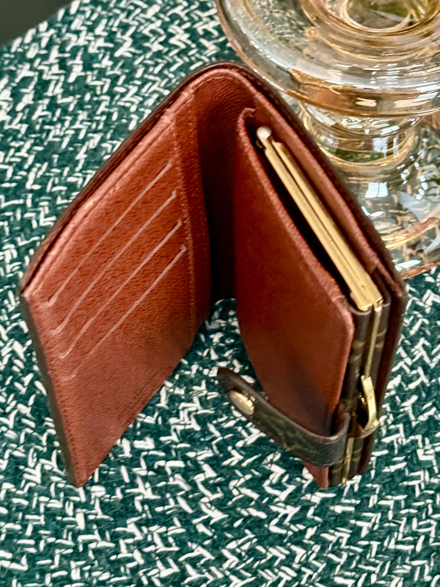 Kisslock Wallet in Monogram 🗓️ Year: 2001