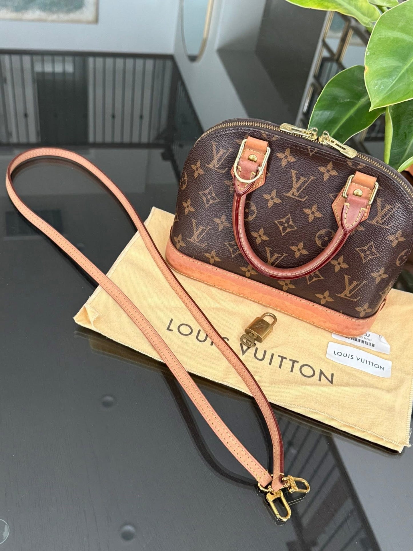 Alma BB in Monogram with Lock 🔐 key, Original Strap, Insert Organizer, Box,Dustbag and Paper bag 🗓️ Year: 2020