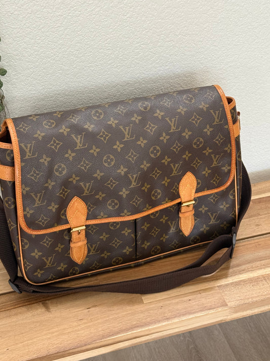 Gibeciere GM Crossbody - 📅 Year: 1997