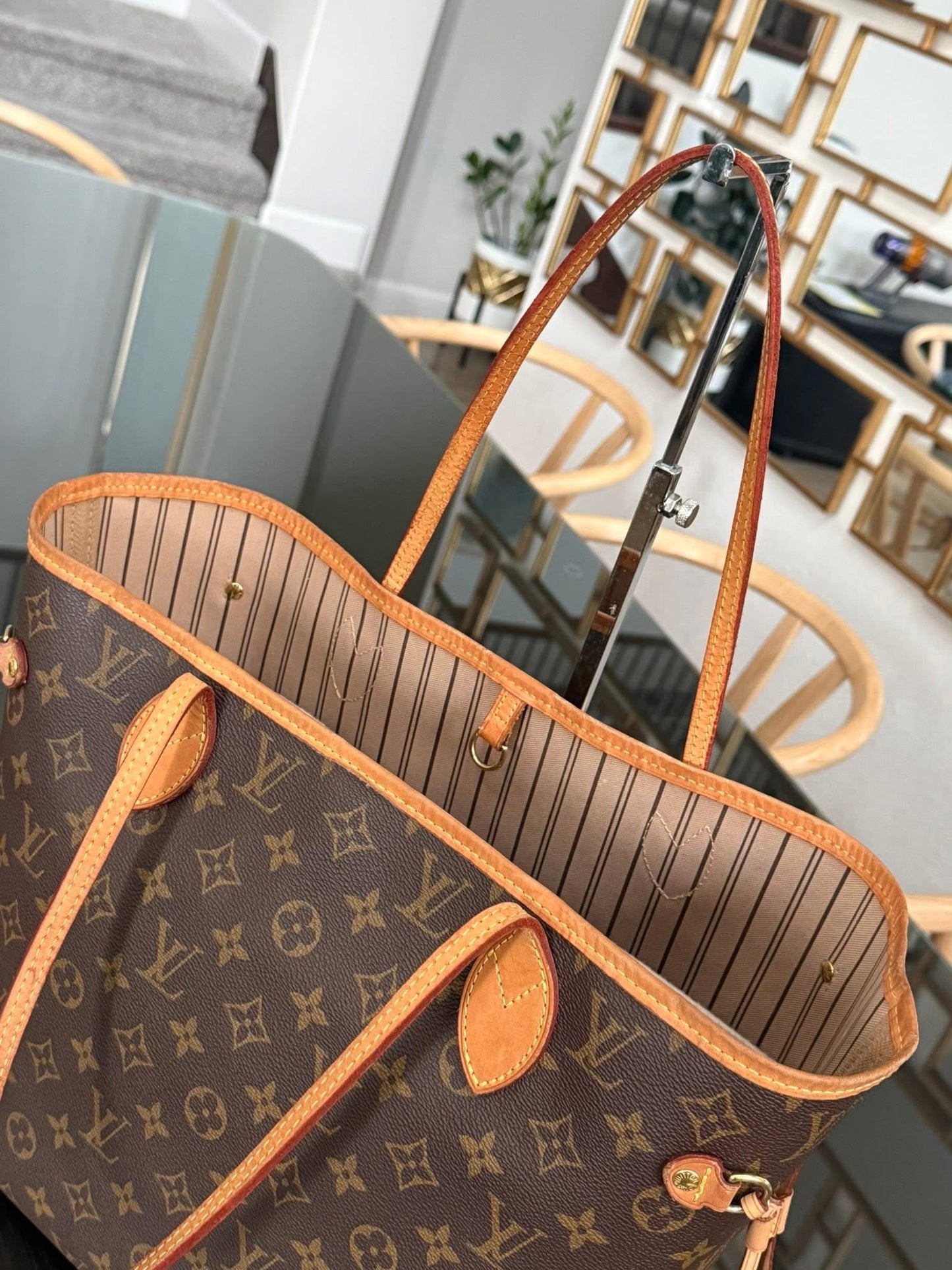 Neverfull MM with Dustbag 📅 Year: 2021