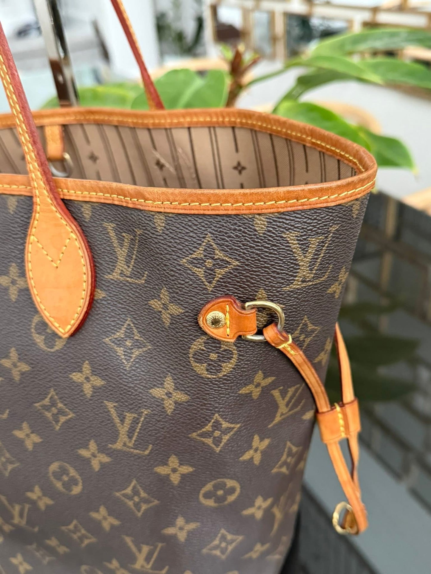 Neverfull MM with Dustbag and Insert Organizer 📅 Year: 2011