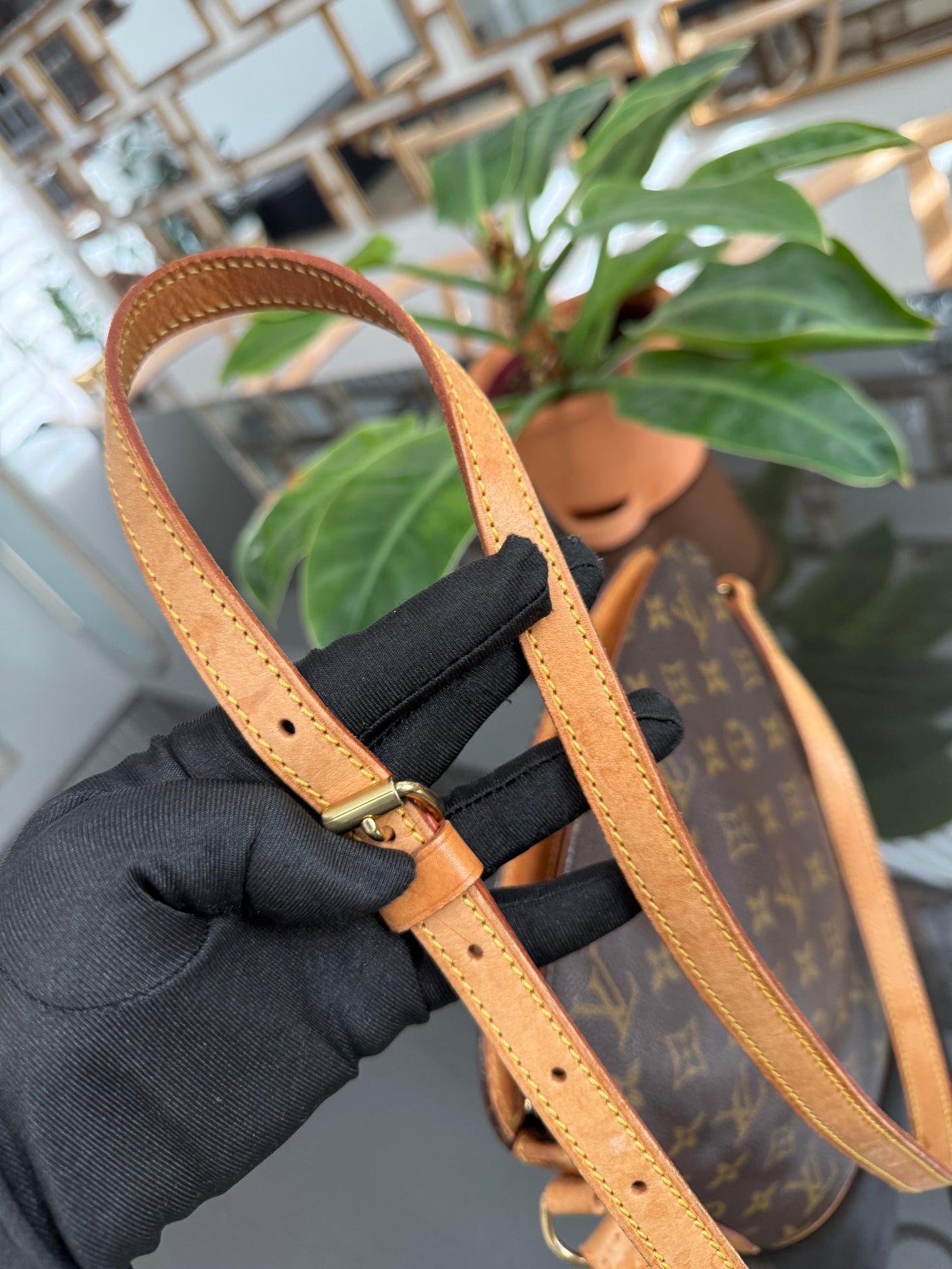 Drouot Crossbody 📅 Year: 1997