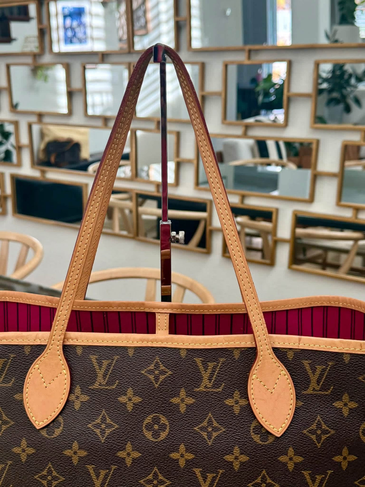 Neverfull MM in Peony interior with Dustbag and Insert Organizer 📅 Year: 2019