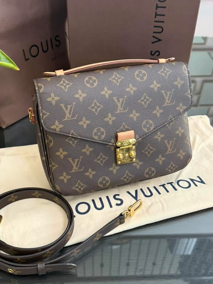 Pochette Metis in Monogram with Box, Dustbag and Paper bag 🗓️ Year 2020