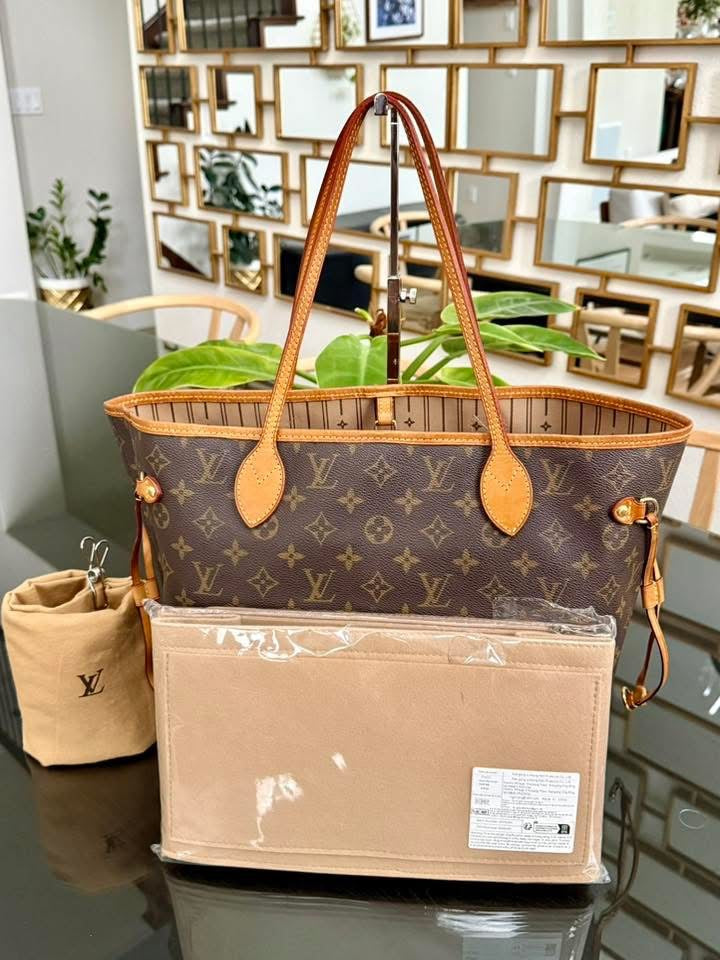Neverfull MM with Dustbag and Insert Organizer 📅 Year: 2011