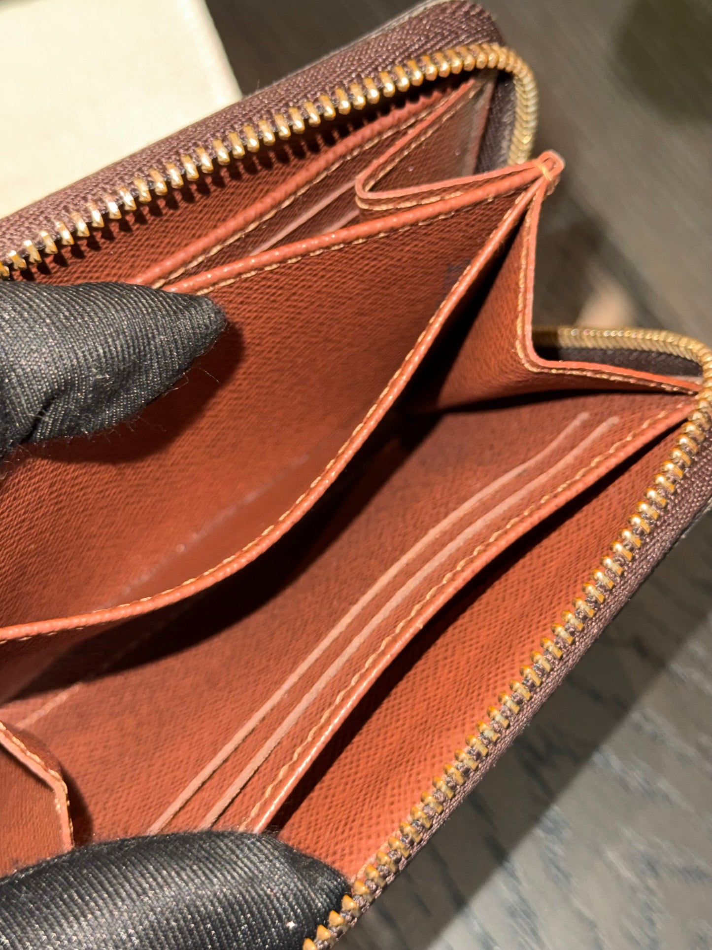Monogram Zippy Compact Wallet with Dustbag 🗓️ Year: 2014