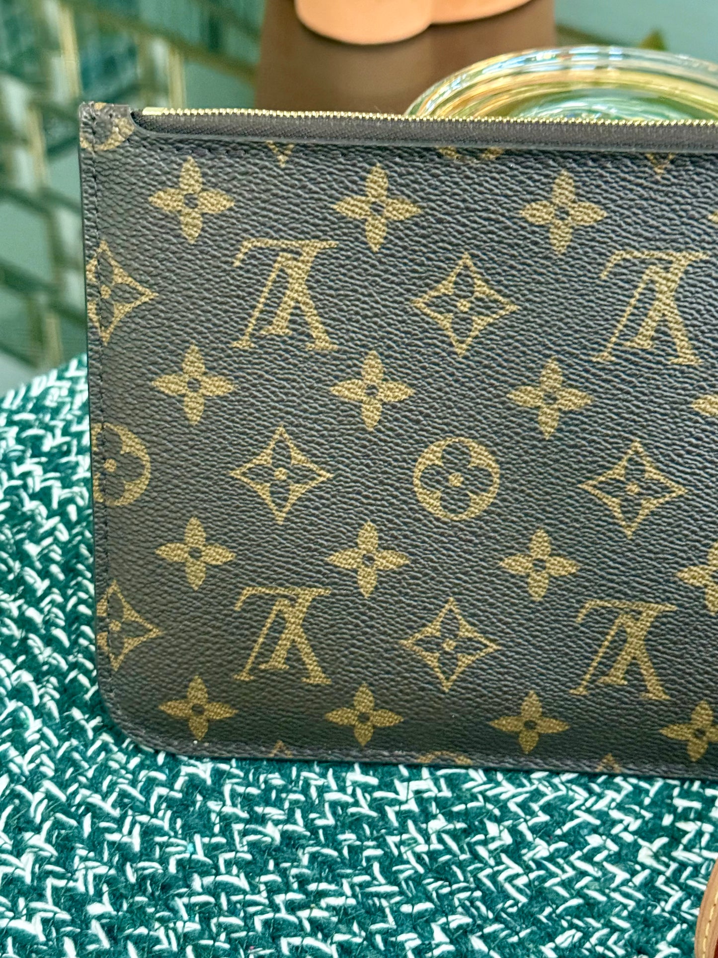 Neverfull MM/ GM Pouch with Wriststrap 🗓️ Year: 2020