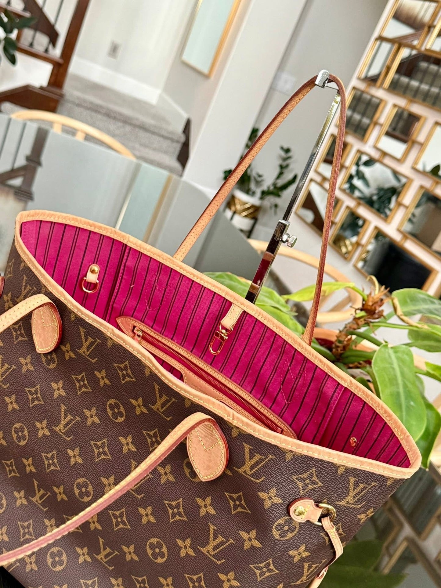 Neverfull MM in Peony interior with Dustbag 🌺 📅 Year: 2020