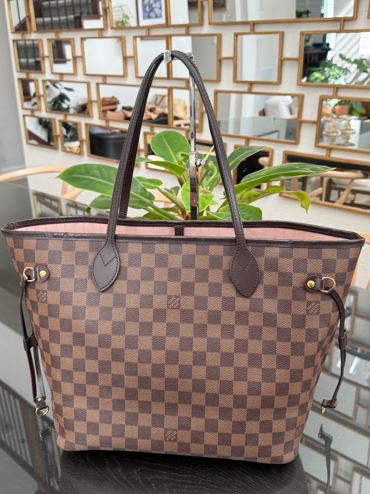 Neverfull MM in Rose Ballerine interior with Dustbag - Microchip