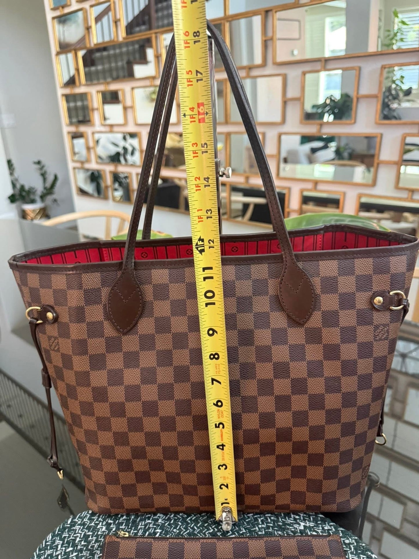 Neverfull MM in DE with Pouch comes with Dustbag and Non branded Twilly 🌺 📅 Year: 2015