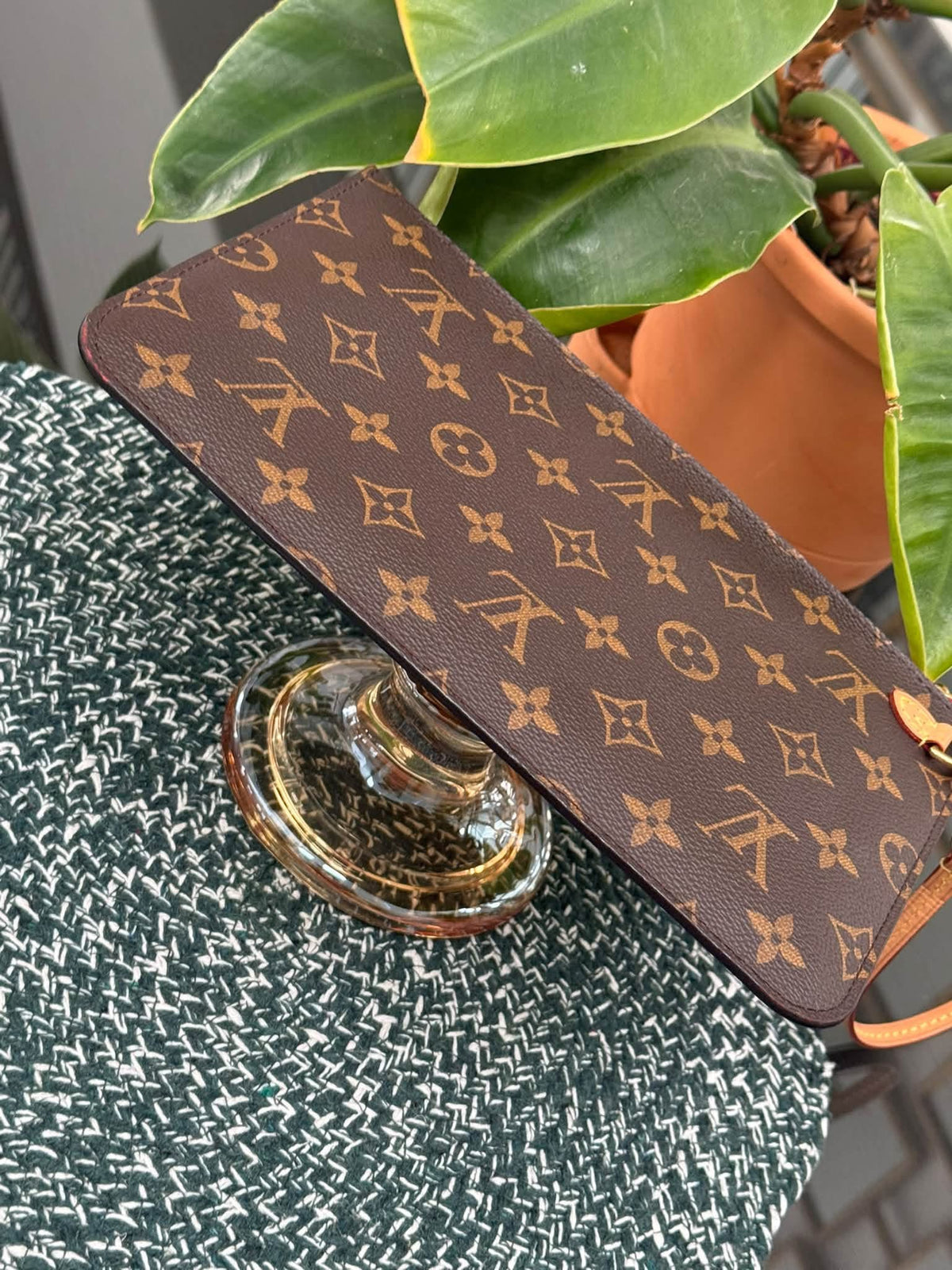 Neverfull MM/GM Pouch in Cerise 🗓️Year 2019