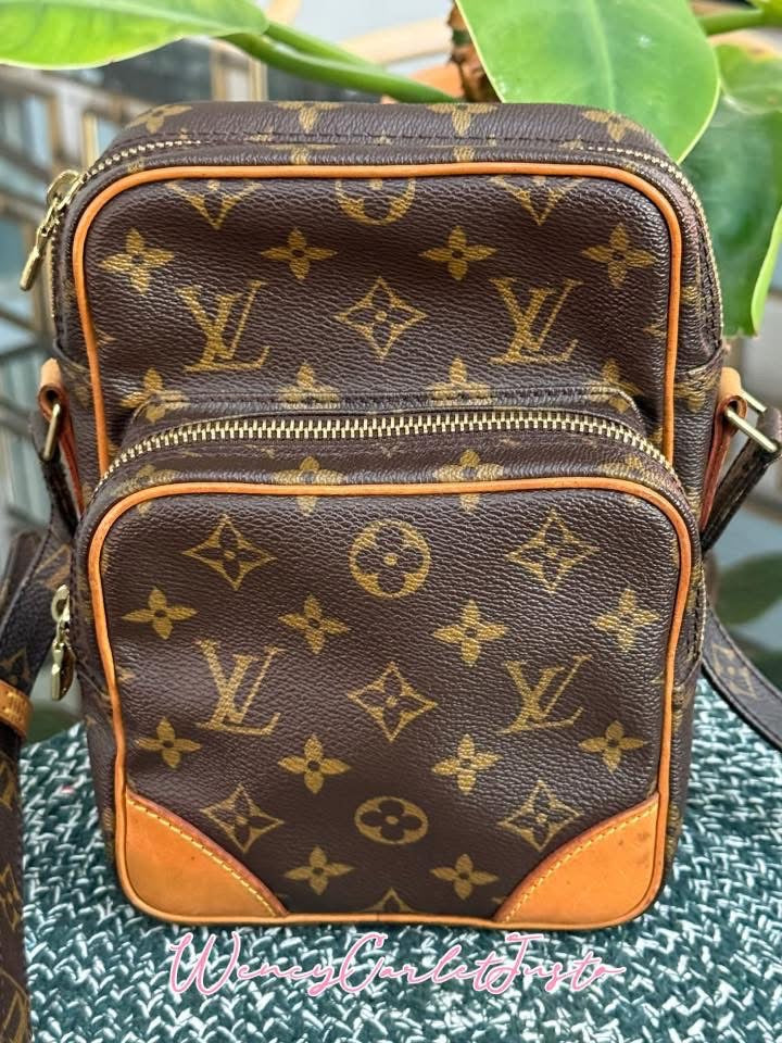 Amazon PM Crossbody 🗓️ Year: 2000