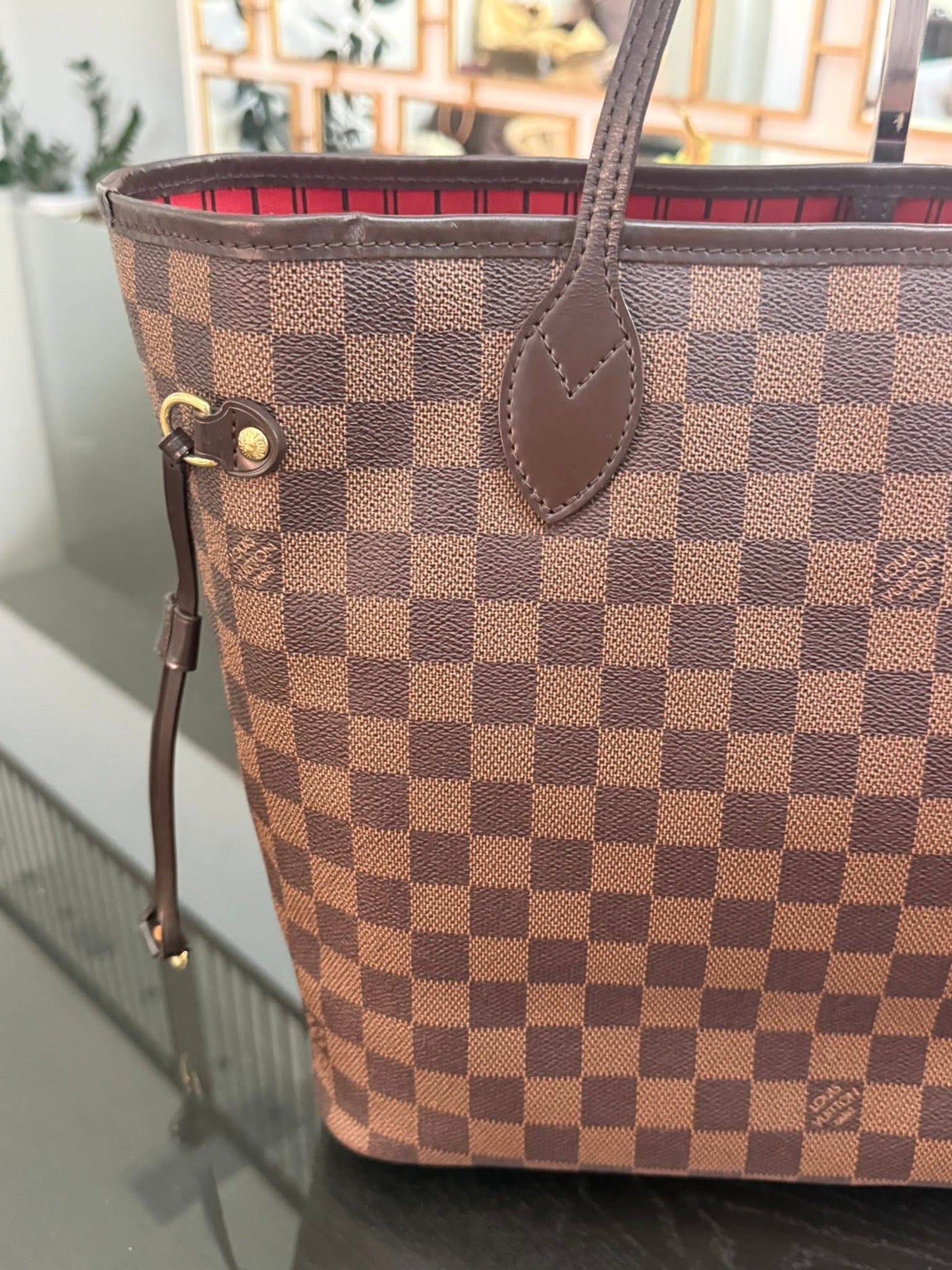 Neverfull MM in DE with Pouch comes with Dustbag and Non branded Twilly 🌺 📅 Year: 2015