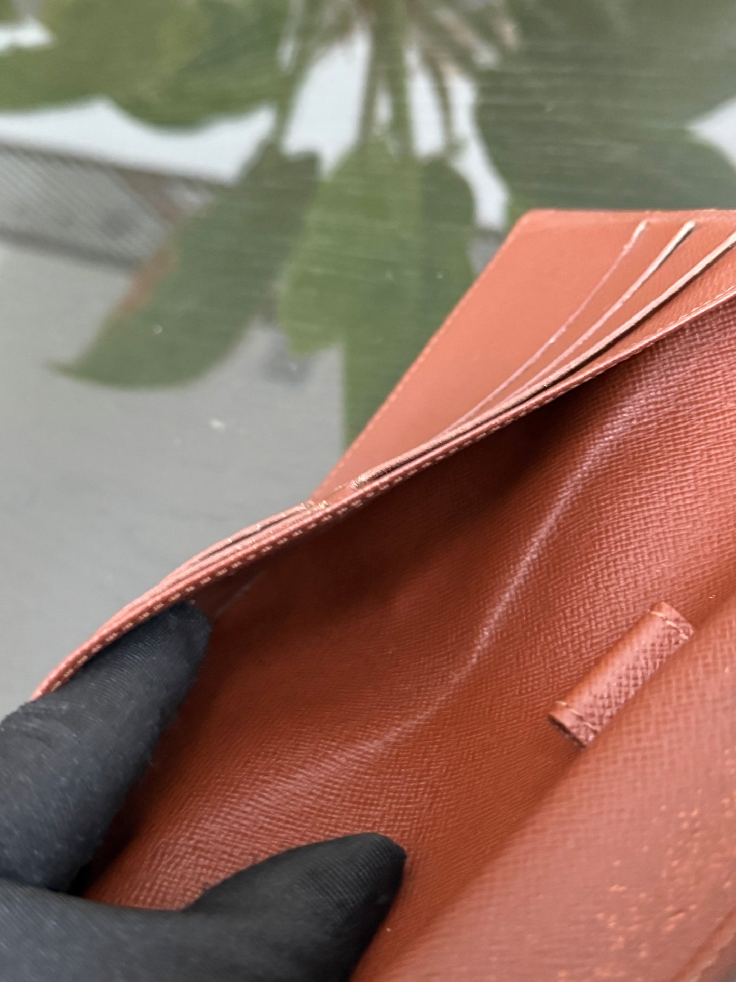 International Wallet with 8 Cardholders 🗓️ Year: 2000