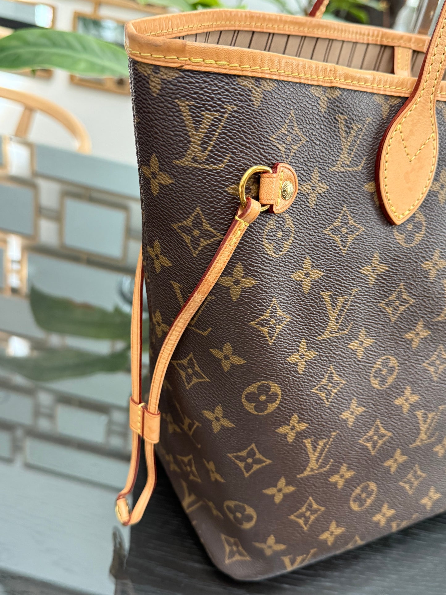 Neverfull MM in Monogram with Dustbag and Insert Organizer 📅 Year: 2017