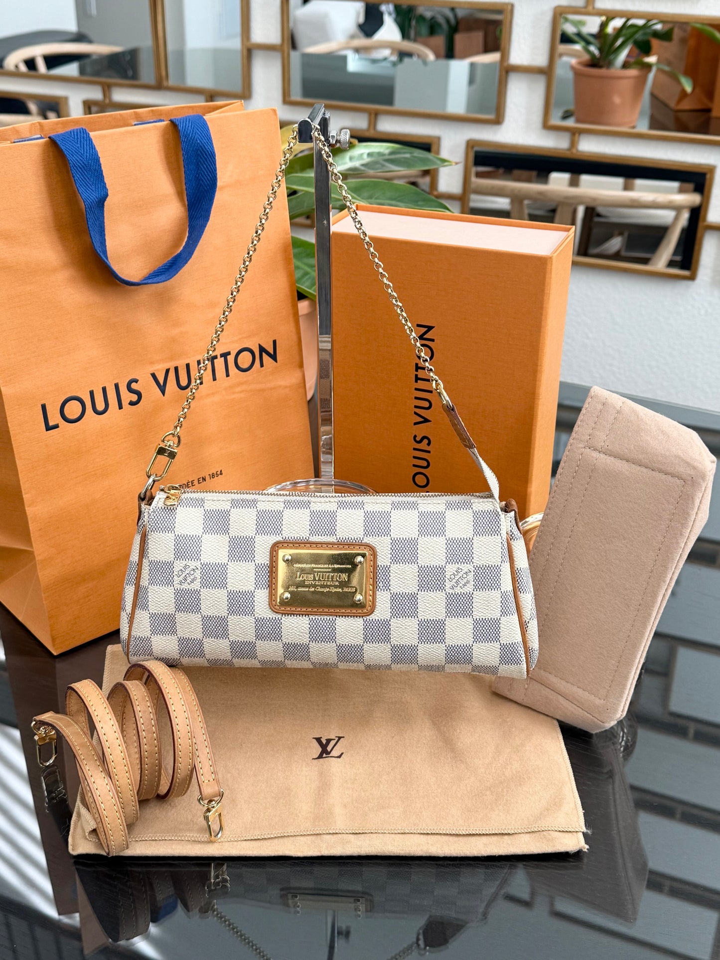 Eva Clutch in Azur with Original Strap,Box Dustbag and Insert Organizer 🗓️ Year: 2011