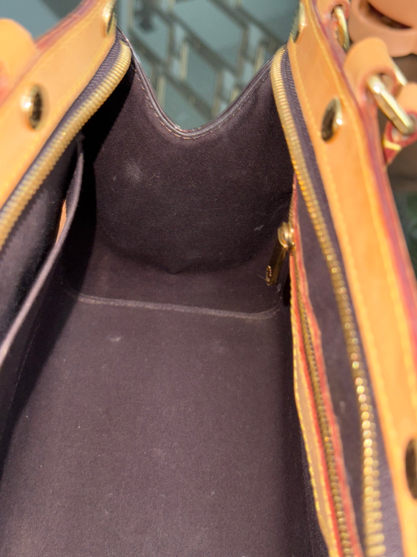 Vernis Brea MM Amarante with Original Strap , Dustbag and Insert Organizer 🗓️ Year: 2013