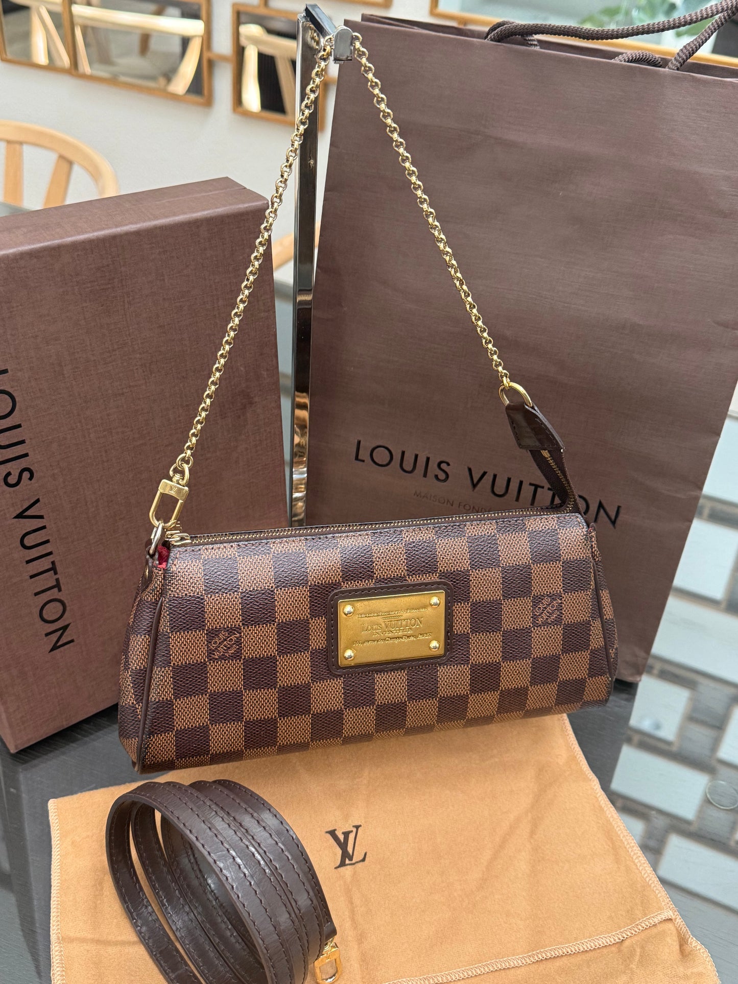 Eva Clutch in DE with Dustbag,Box and Paper bag
🗓️ Year: 2015