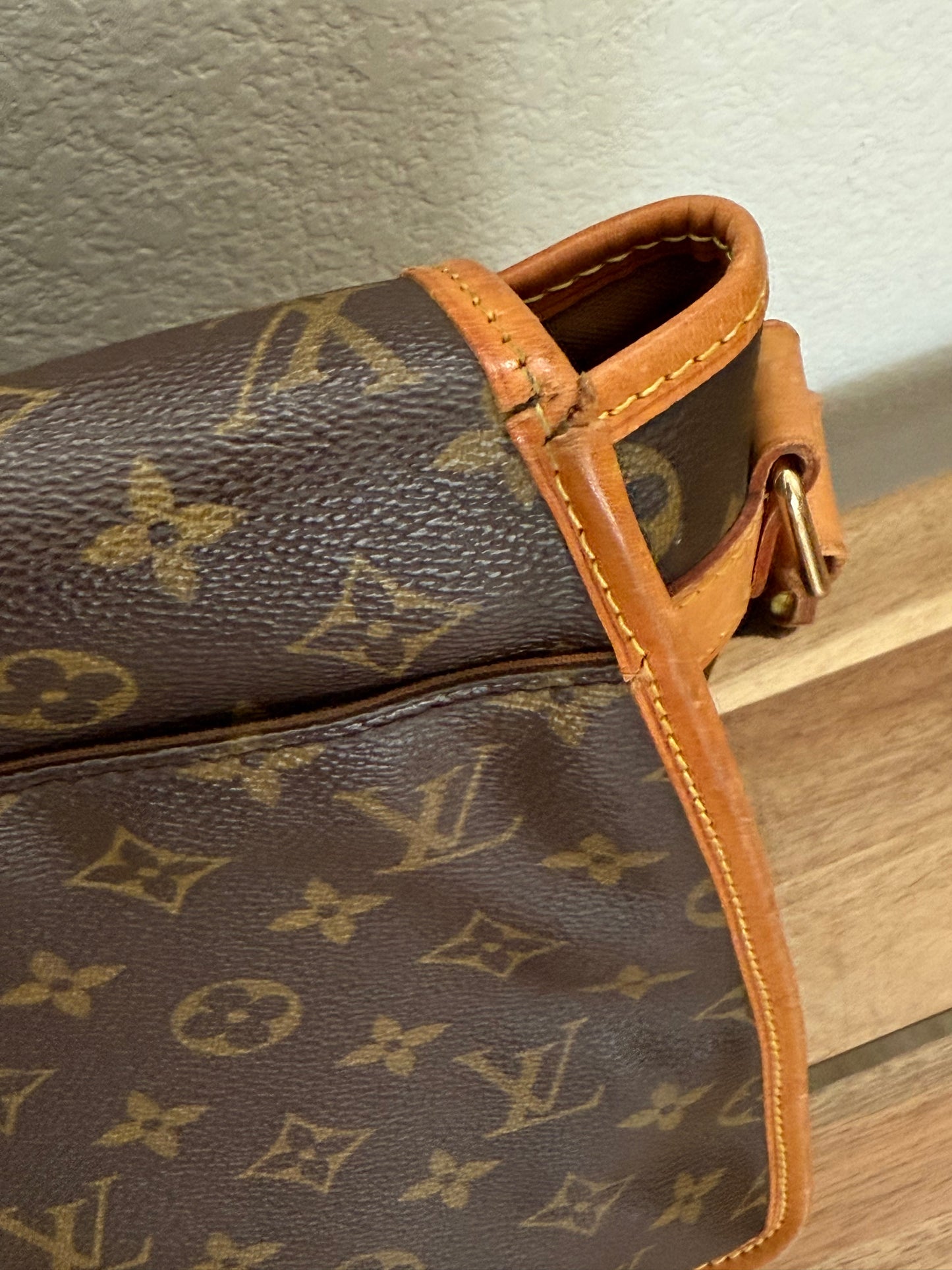 Gibeciere GM Crossbody - 📅 Year: 1997