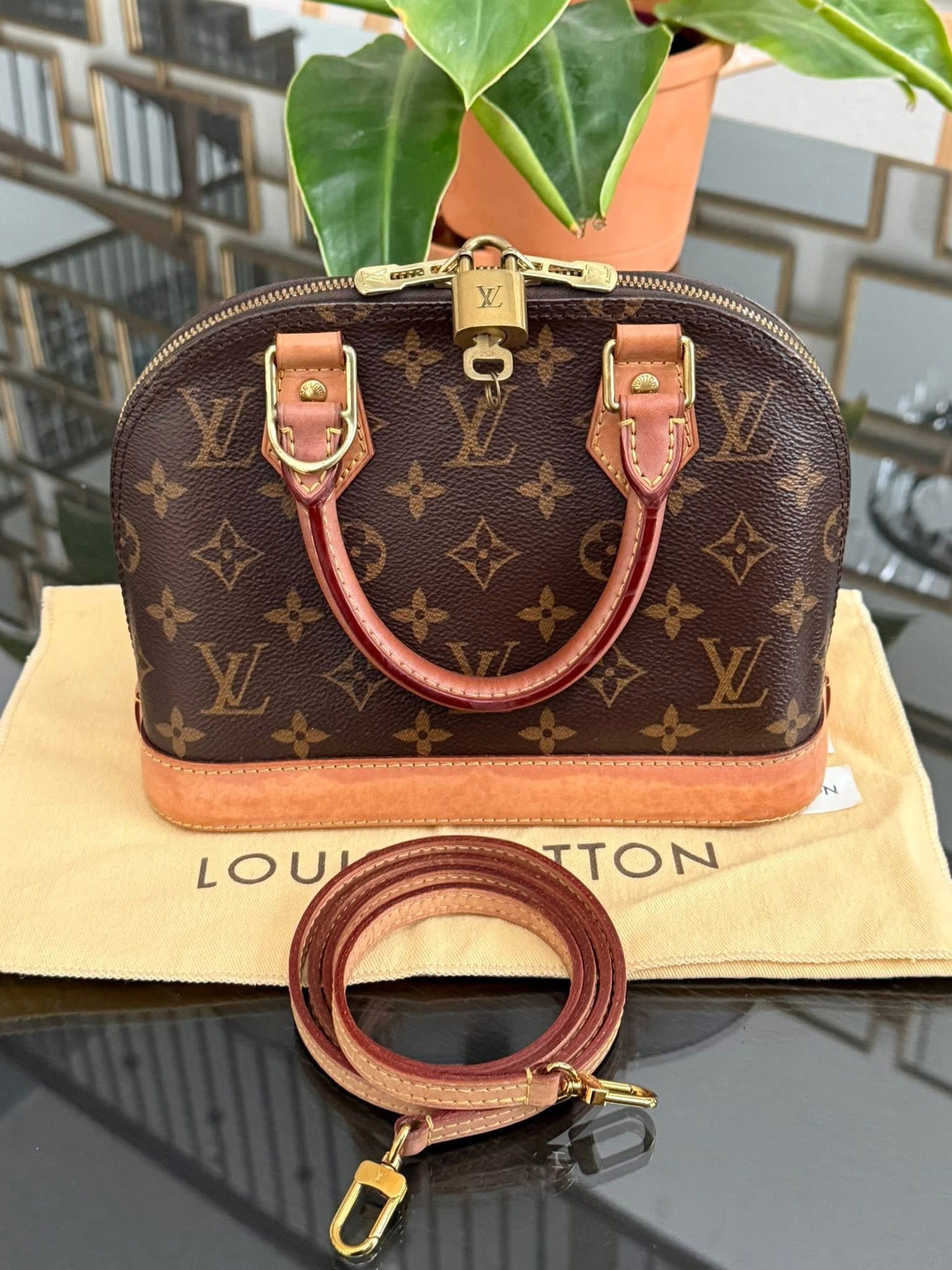 Alma BB in Monogram with Lock 🔐 key, Original Strap, Insert Organizer, Box,Dustbag and Paper bag 🗓️ Year: 2020