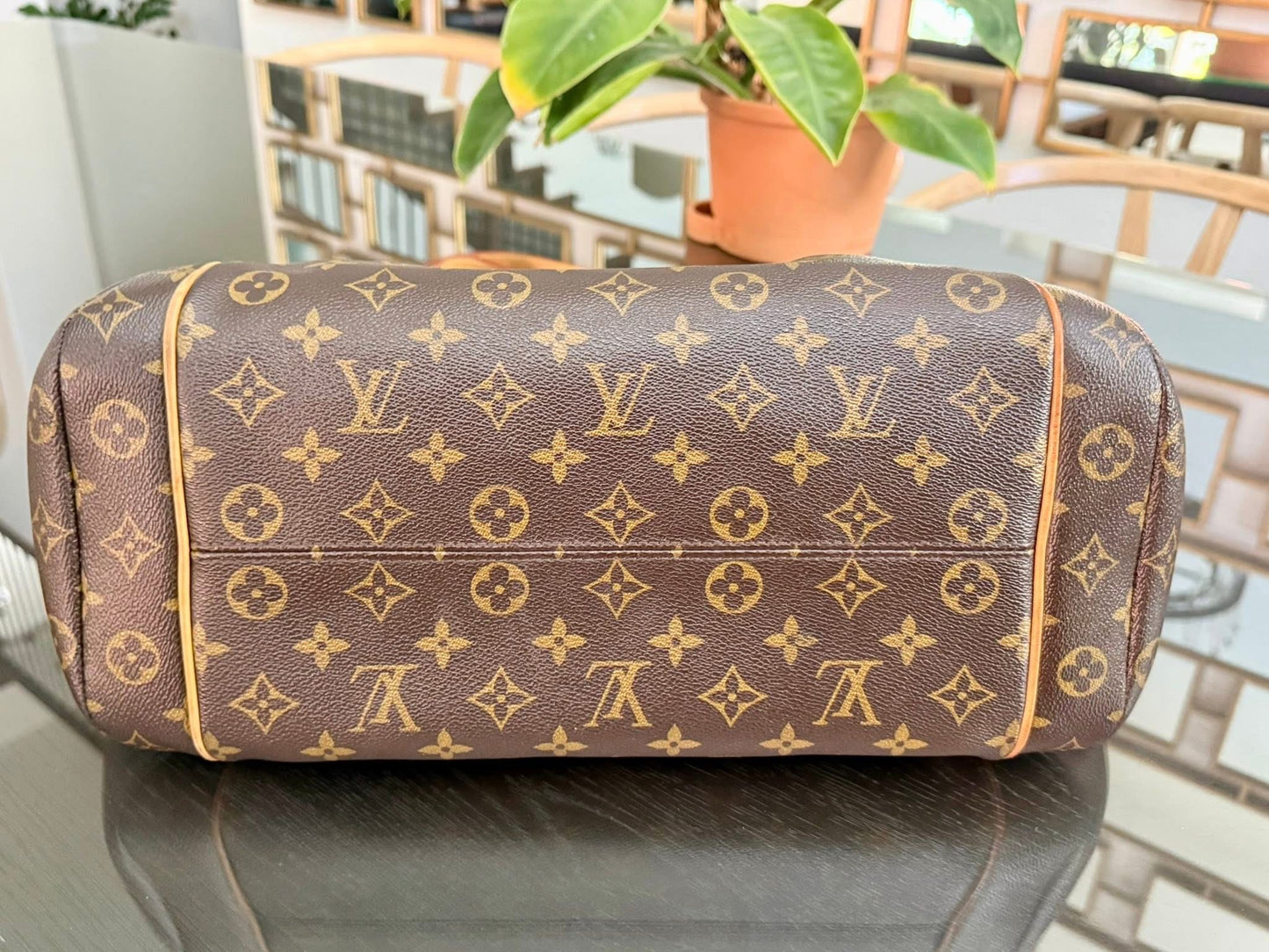 Totally GM in Monogram with Dustbag and Non branded Twilly 📅 Year: 2015
