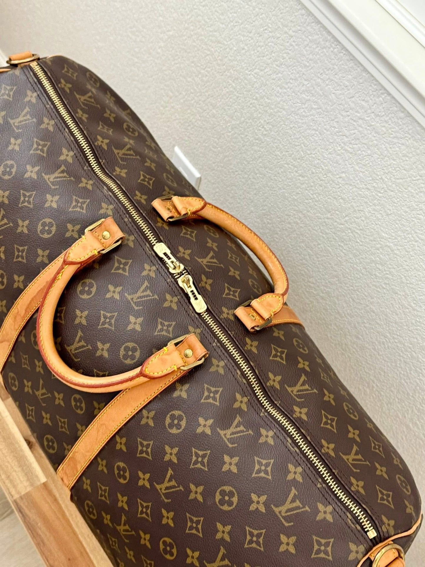 Keepall 60 Bandoulier with Original Strap, Luggage Tag and Poignet 📅 Year: 1991