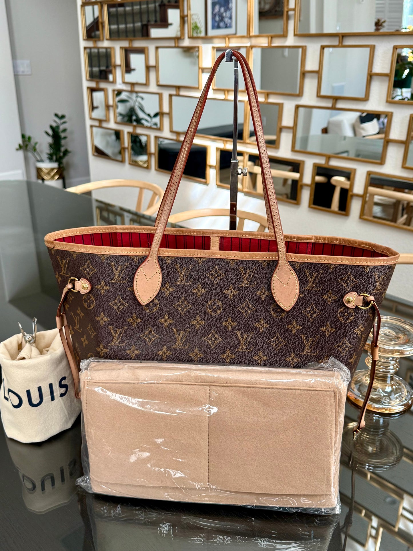 Neverfull MM Monogram in Cerise interior with Dustbag and Insert Organizer 📅 Year: 2020