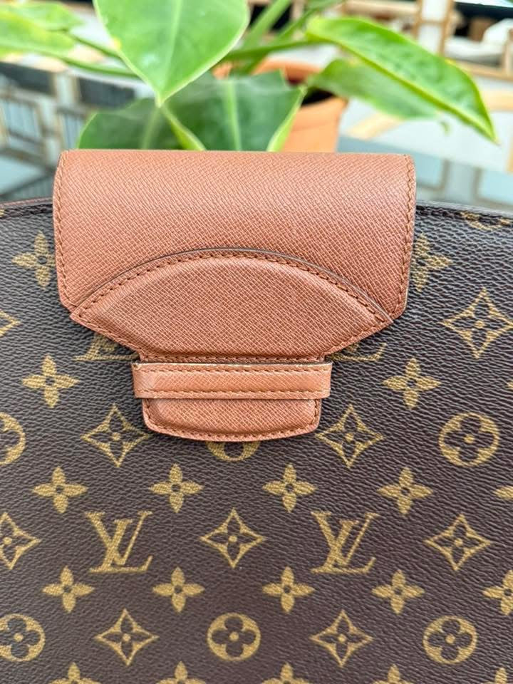 Courcelles Shoulder/ Crossbody bag 📅 Year: 1997