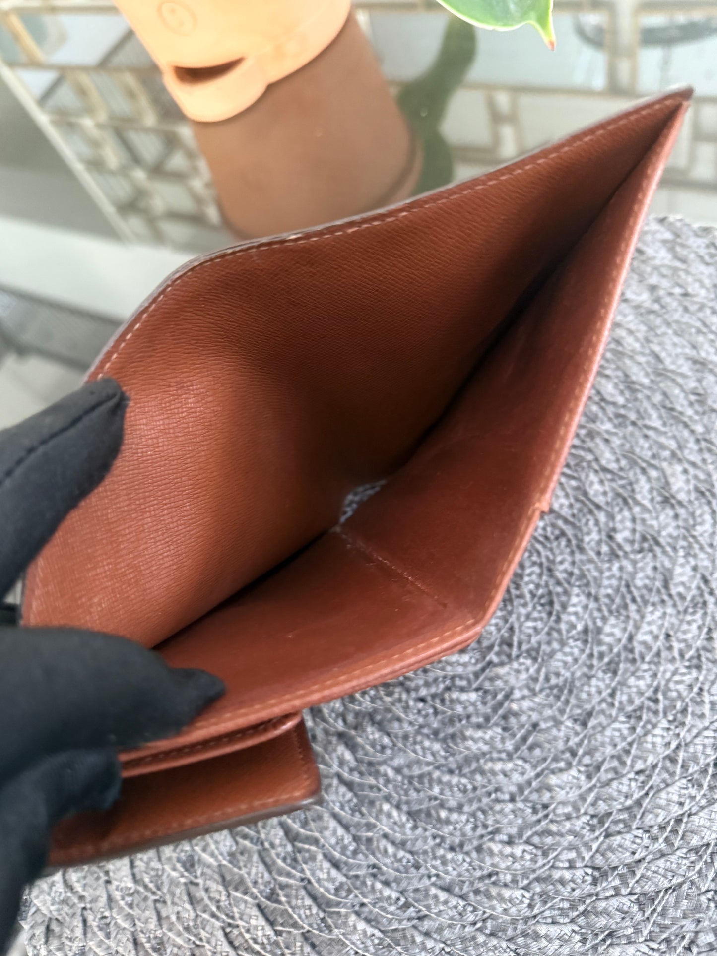 Etui Wallet Passport Holder in Monogram with 6 Cardholders 🗓️ Year: 1998